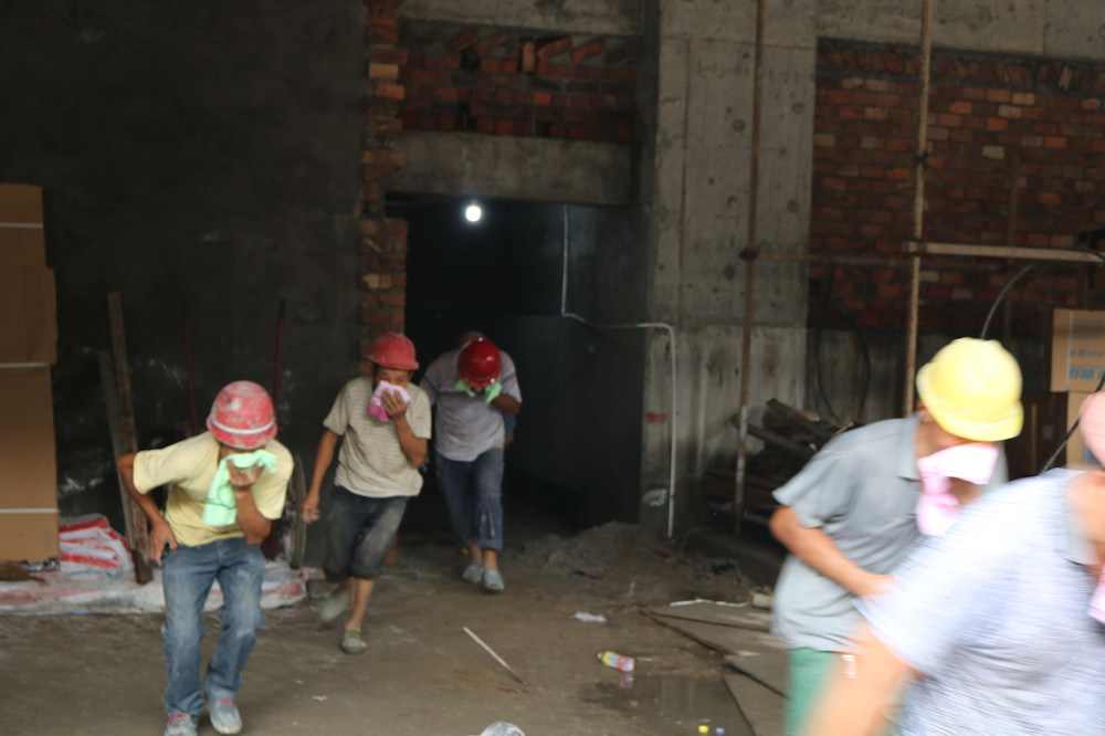 福建易順建筑工程有限公司“東升商城”工程2017年度《安全生產(chǎn)月》消防、救援應急演練