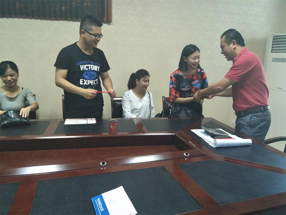 福建易順建筑工程有限公司2017年第一屆：“金秋助學(xué)，學(xué)子圓夢，誠信你我，感恩社會”