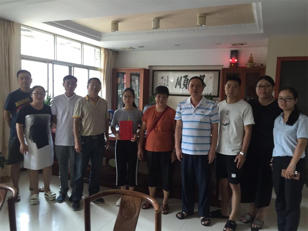 福建易順建筑工程有限公司2017年第一屆：“金秋助學(xué)，學(xué)子圓夢，誠信你我，感恩社會”