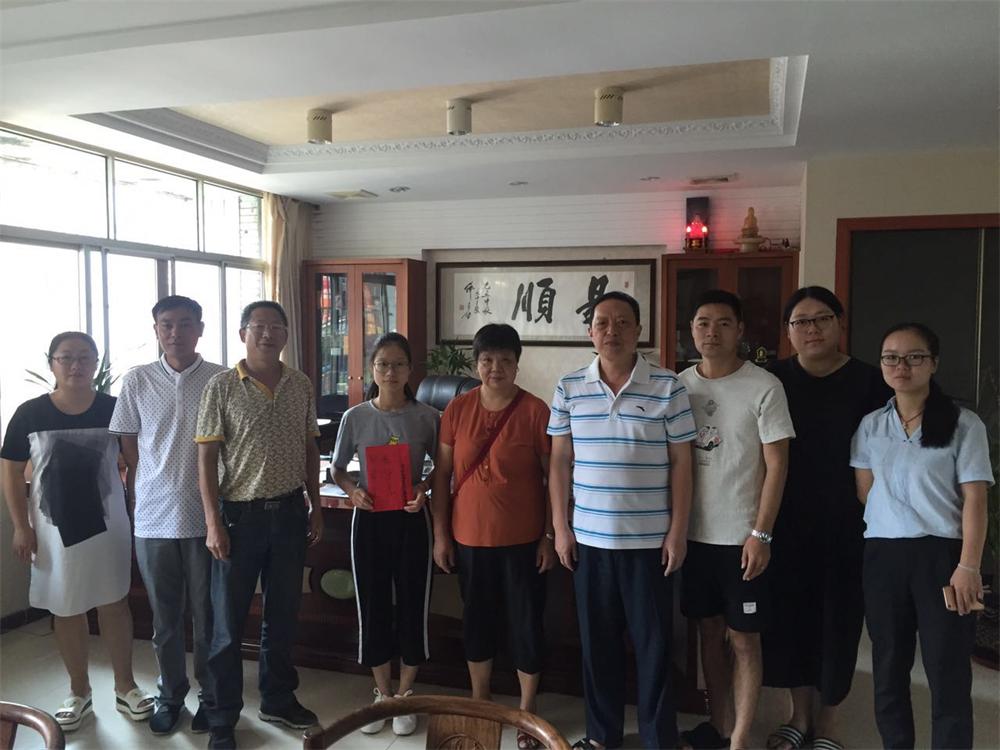 福建易順建筑工程有限公司2017年第一屆：“金秋助學(xué)，學(xué)子圓夢，誠信你我，感恩社會”