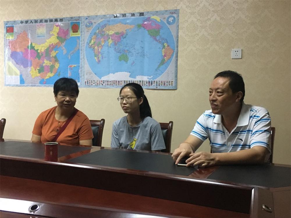 福建易順建筑工程有限公司2017年第一屆：“金秋助學(xué)，學(xué)子圓夢，誠信你我，感恩社會”