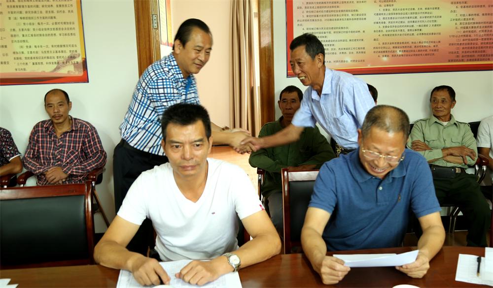 福建易順建筑工程有限公司“互動(dòng)聯(lián)動(dòng)、掛鉤幫扶”招沙甲村貧困戶捐贈(zèng)儀式