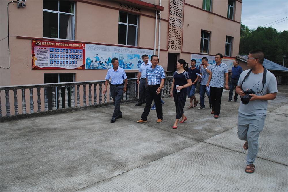 福建易順建筑工程有限公司“互動(dòng)聯(lián)動(dòng)、掛鉤幫扶”招沙甲村貧困戶捐贈(zèng)儀式