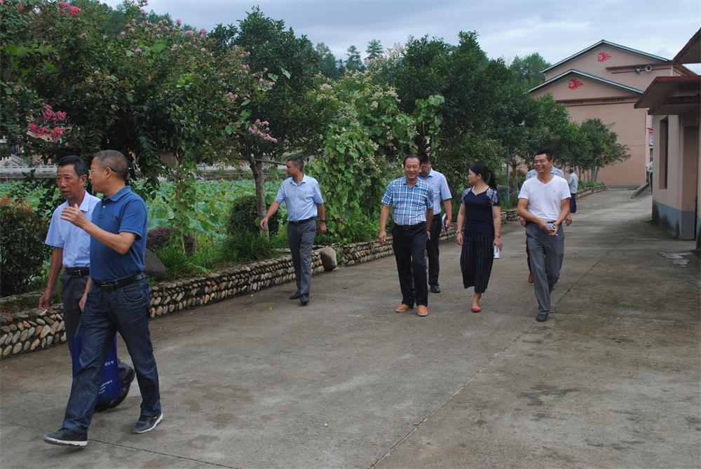 福建易順建筑工程有限公司“互動(dòng)聯(lián)動(dòng)、掛鉤幫扶”招沙甲村貧困戶捐贈(zèng)儀式