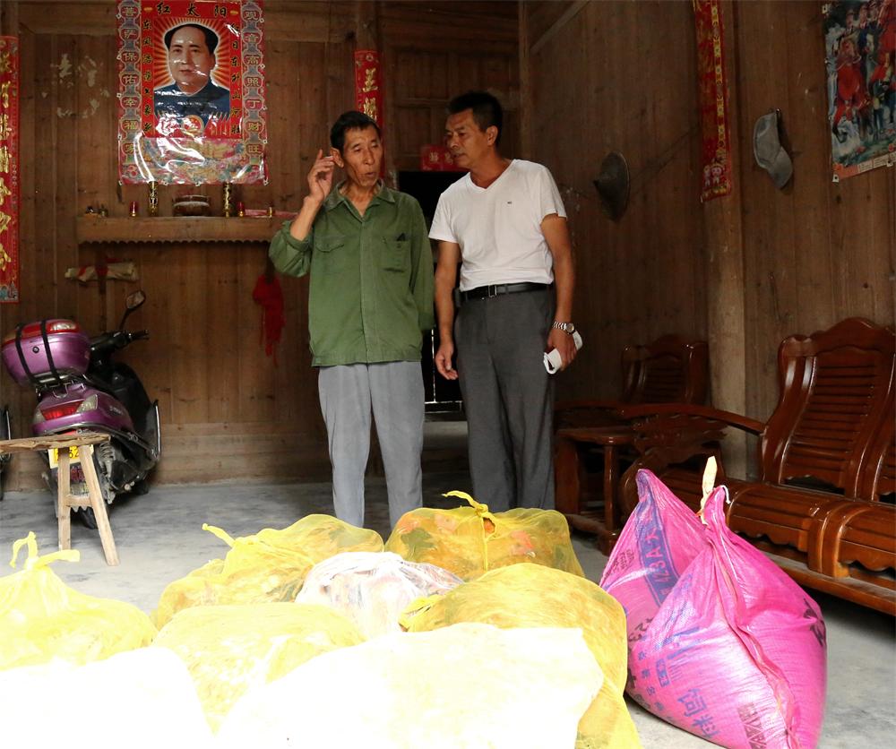 福建易順建筑工程有限公司“互動(dòng)聯(lián)動(dòng)、掛鉤幫扶”招沙甲村貧困戶捐贈(zèng)儀式