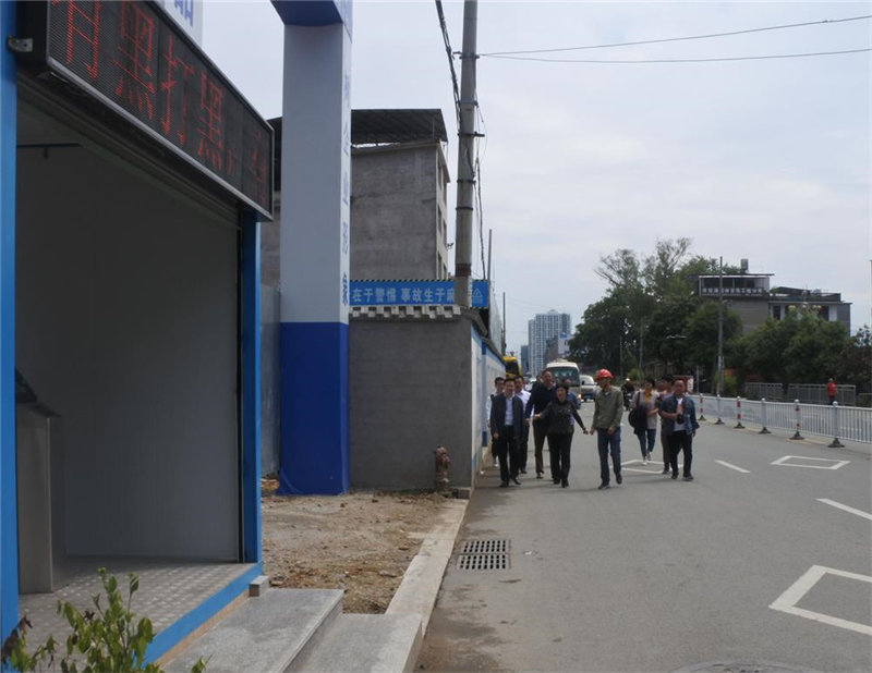 黃美萍調研農(nóng)貿(mào)市場及安置房綜合體項目