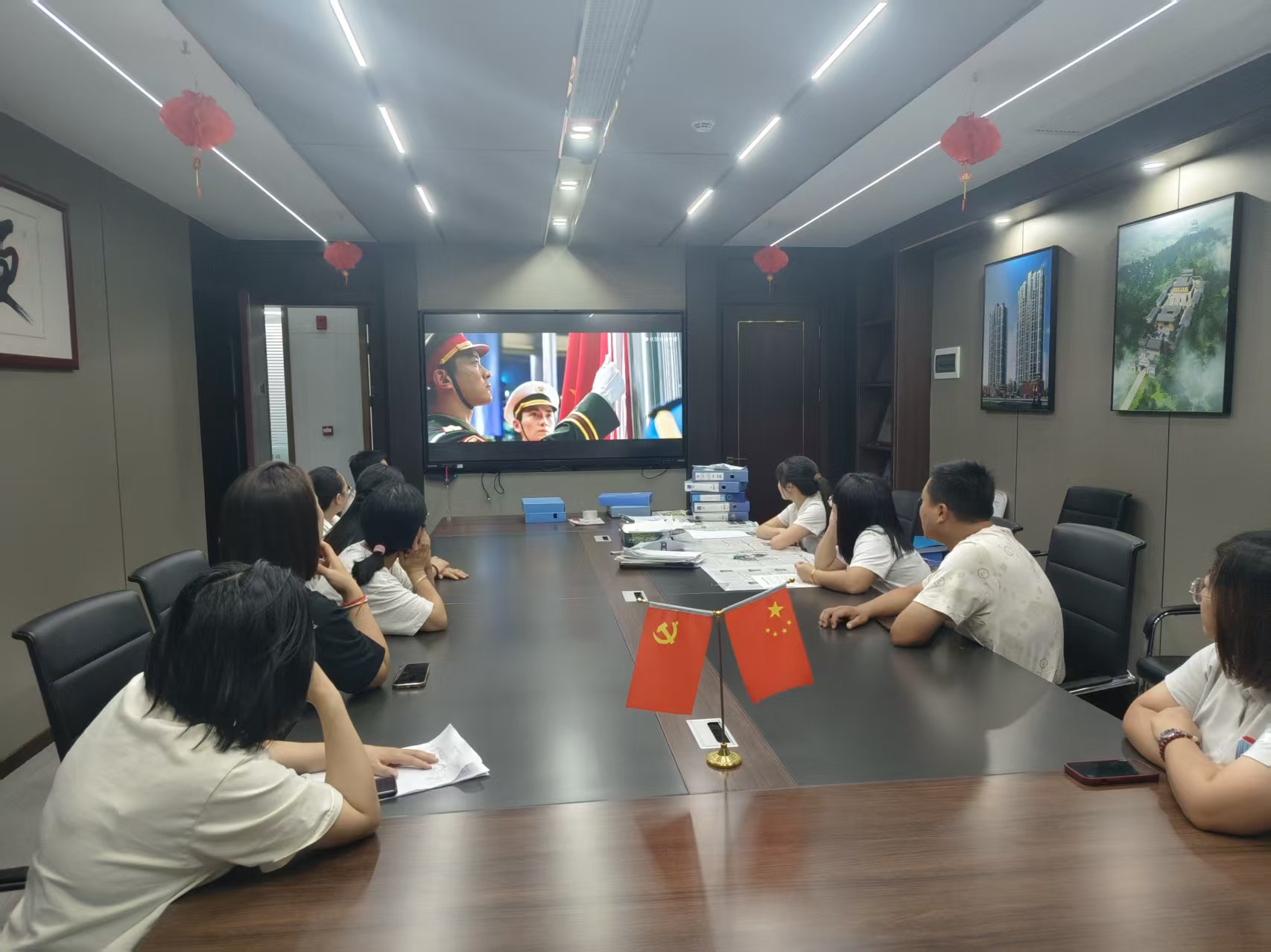 賡續(xù)紅色血脈,凝聚奮進(jìn)力量 —— 易順建工集團(tuán)黨支部國(guó)慶觀影《我和我的祖國(guó)》